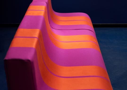 Диван от фабрики Poltronova модель Sofo Purple and Red