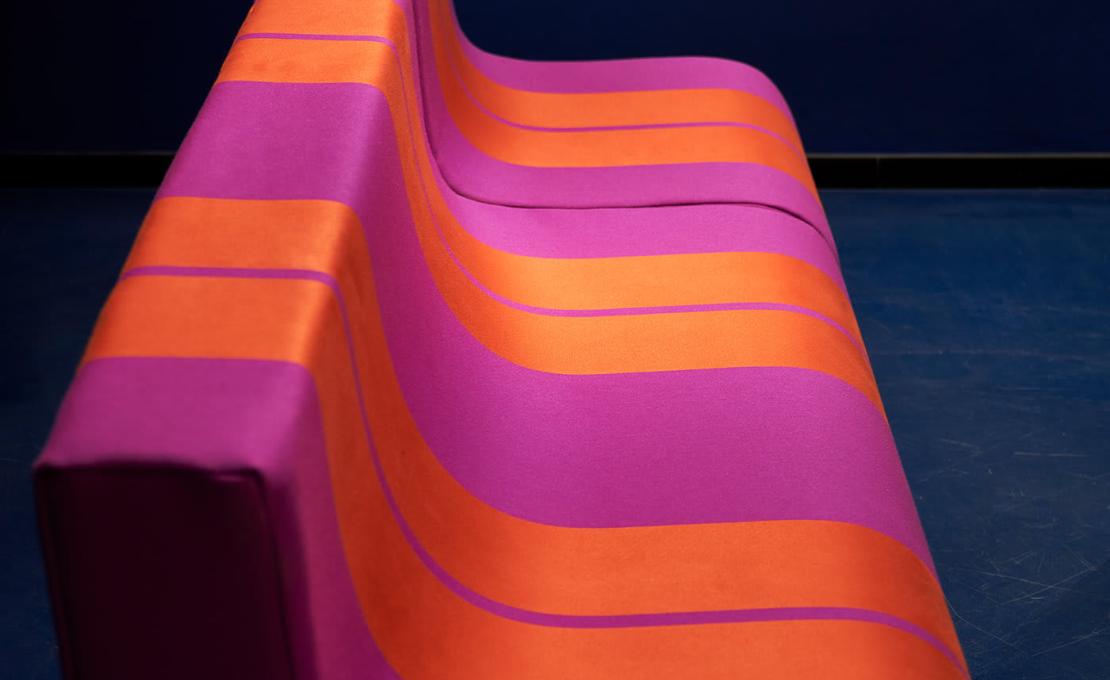 Диван от фабрики Poltronova модель Sofo Purple and Red