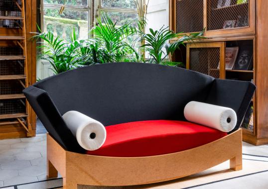 Диван от фабрики Poltronova модель Mitzi 