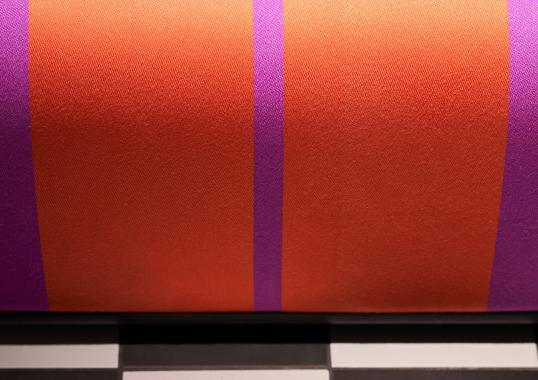 Диван от фабрики Poltronova модель Sofo Purple and Red