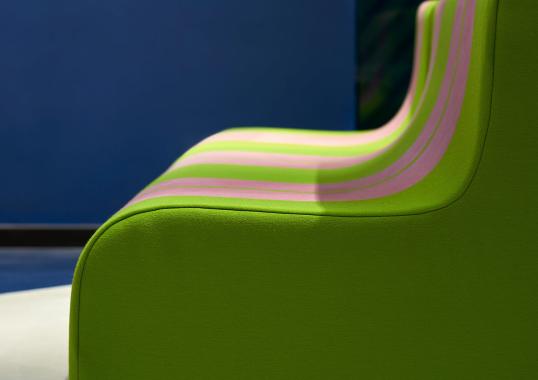 Кресло для отдыха от фабрики Poltronova модель Sofo Green and Pink