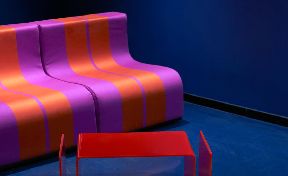 Кресло для отдыха от фабрики Poltronova модель Sofo Purple and Red