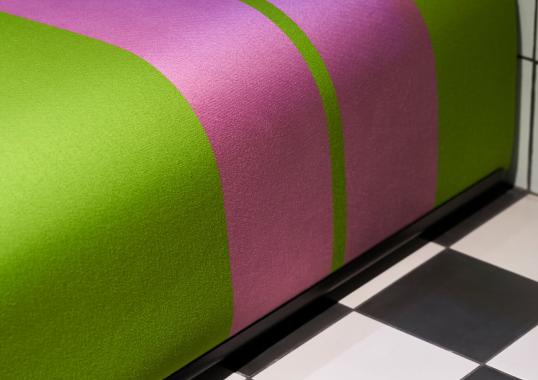 Кресло для отдыха от фабрики Poltronova модель Sofo Green and Pink