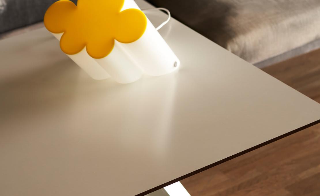 Настольная лампа от фабрики Poltronova модель «Желтая пассифлора»