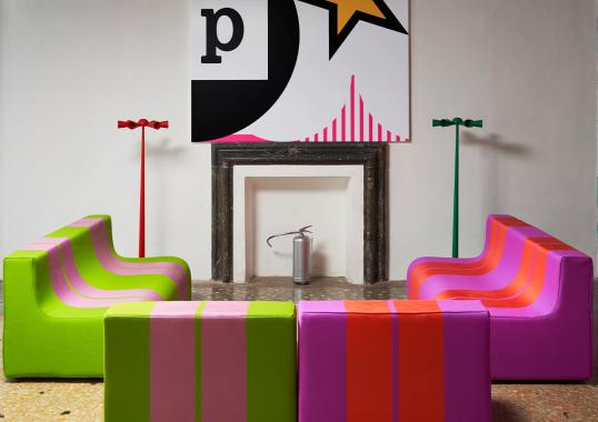 Кресло для отдыха от фабрики Poltronova модель Sofo Purple and Red