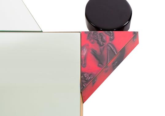 Зеркало от фабрики Memphis модель Diva 