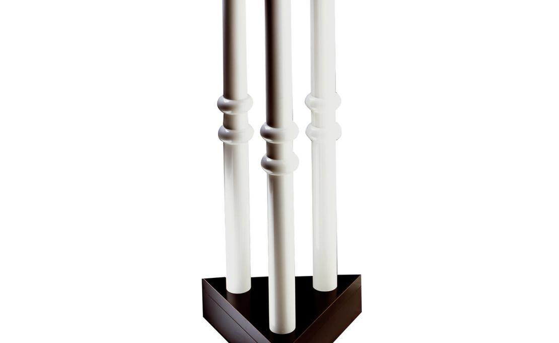 Журнальный столик от фабрики Memphis модель Bombay 