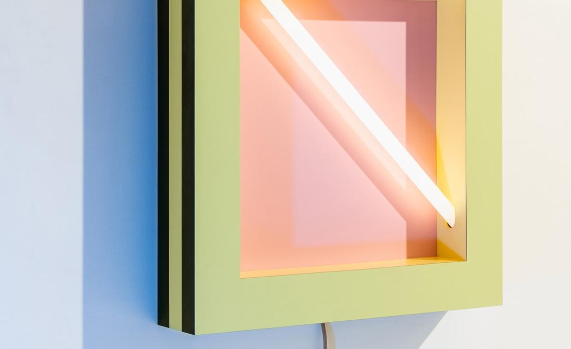 Настенный светильник от фабрики Memphis модель Negresco 