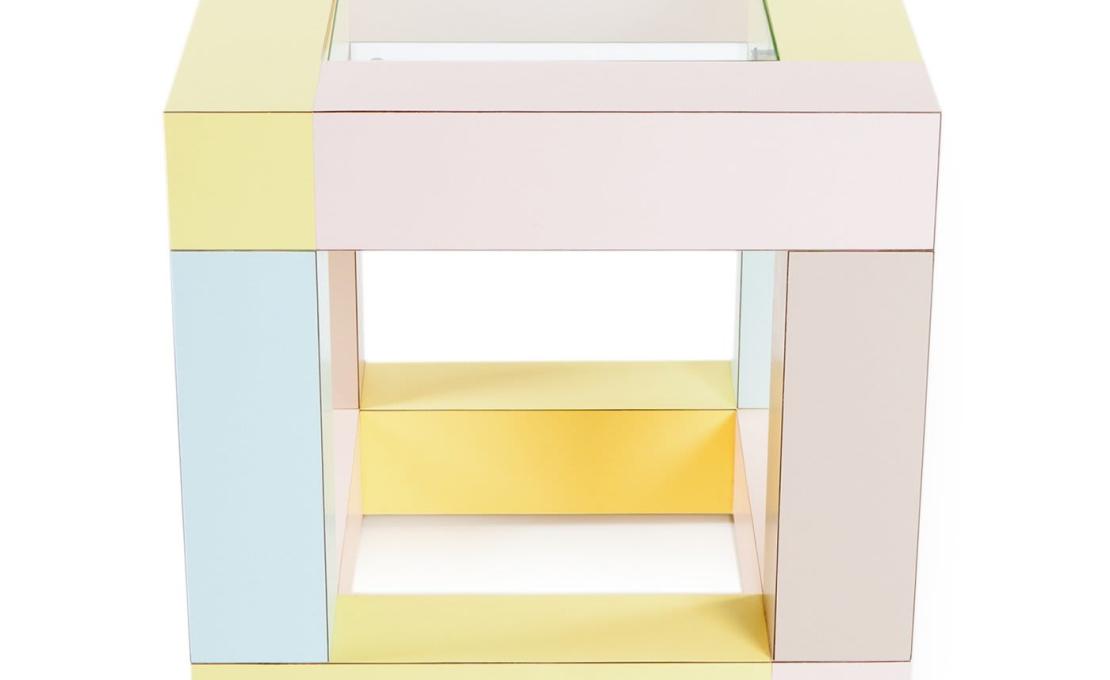 Журнальный столик от фабрики Memphis модель Mimosa 