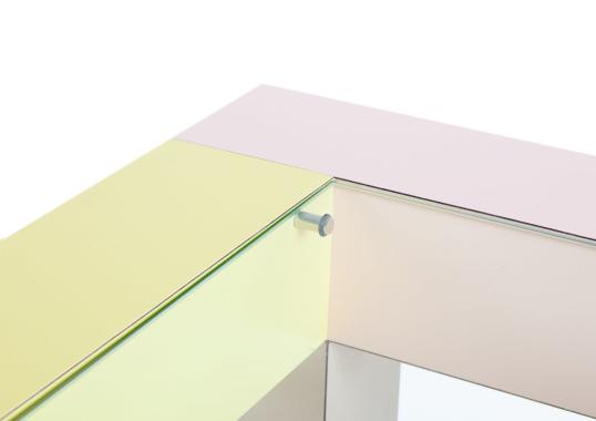 Журнальный столик от фабрики Memphis модель Mimosa 