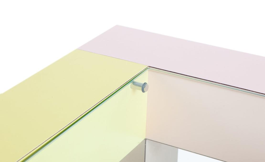 Журнальный столик от фабрики Memphis модель Mimosa 