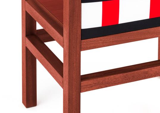 Стул от фабрики Memphis модель Marmo 