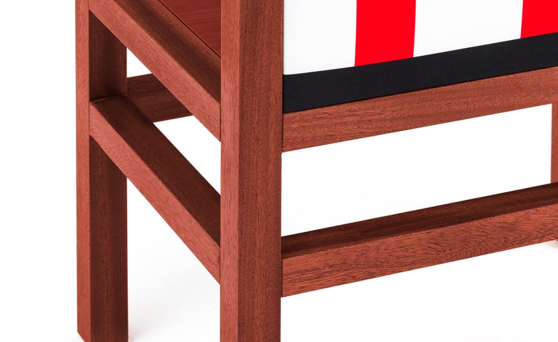 Стул от фабрики Memphis модель Marmo 