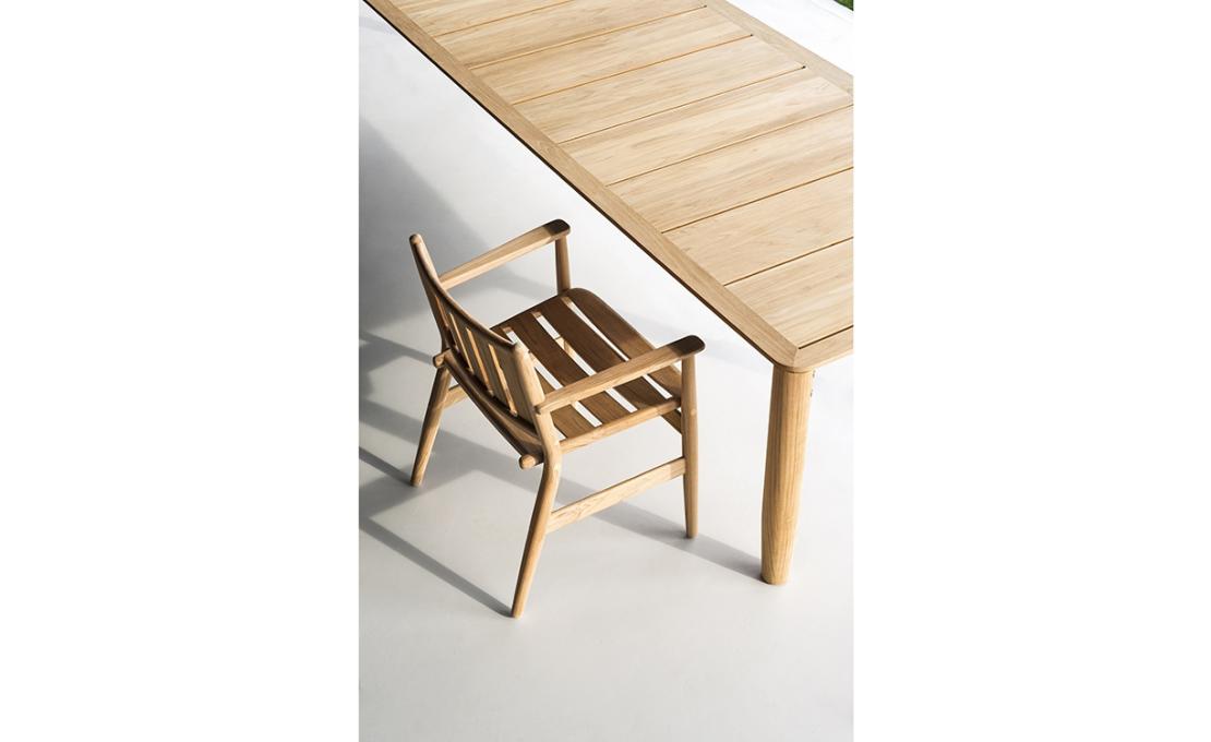 Уличный стол от фабрики Roda модель Levante Table