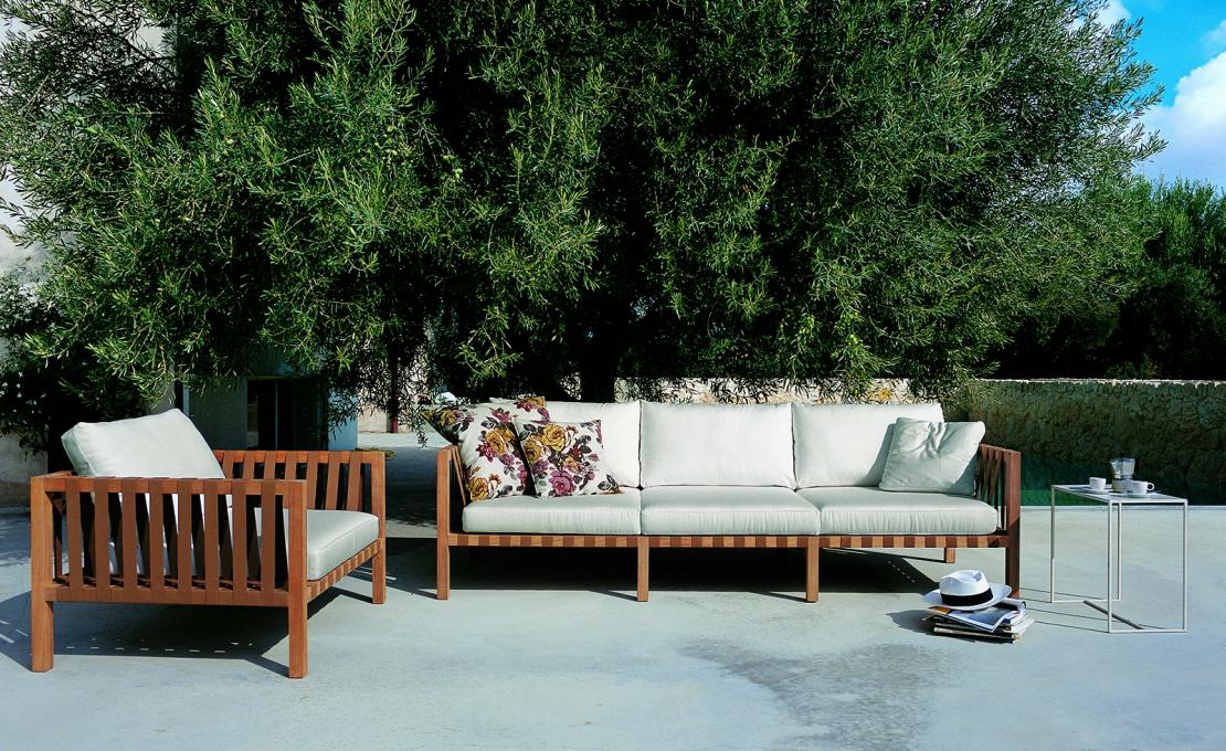 Уличный диван от фабрики Roda модель Mistral Sofa