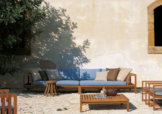 Уличный стол от фабрики Roda модель Network 