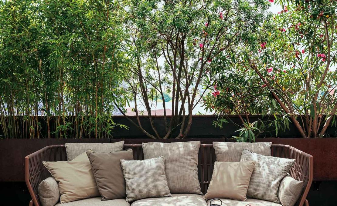 Уличный диван от фабрики Roda модель Piper Belt Sofa