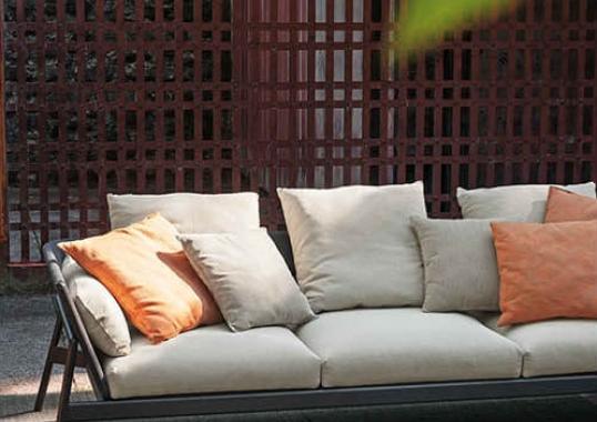 Уличный диван от фабрики Roda модель Piper Sofa