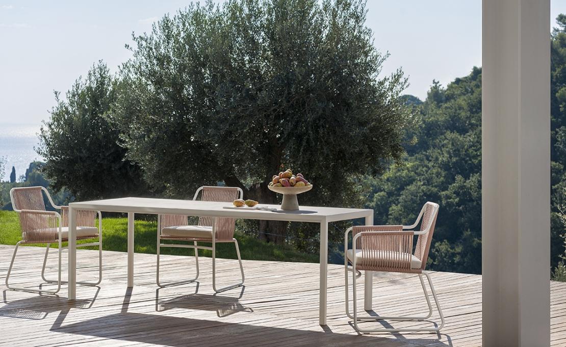 Уличный стол от фабрики Roda модель Plein Air Table