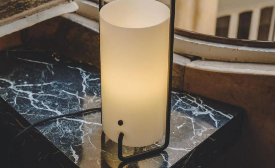 Настольная лампа от фабрики Santa&Cole модель ASATA0