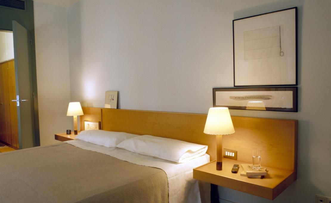 Настольная лампа от фабрики Santa&Cole модель Básica M1 Table Lamp