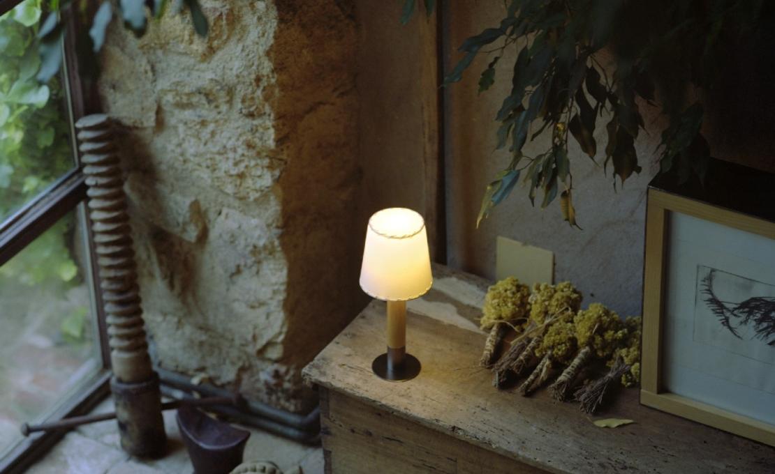 Настольная лампа от фабрики Santa&Cole модель BAMTA0