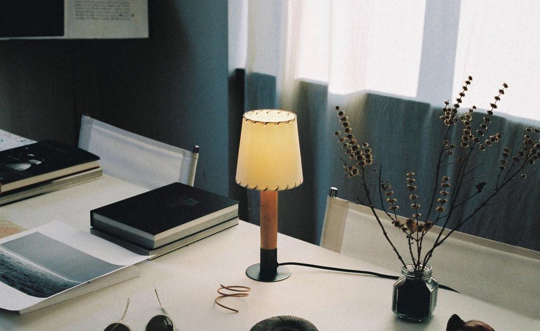 Настольная лампа от фабрики Santa&Cole модель BAMTA0