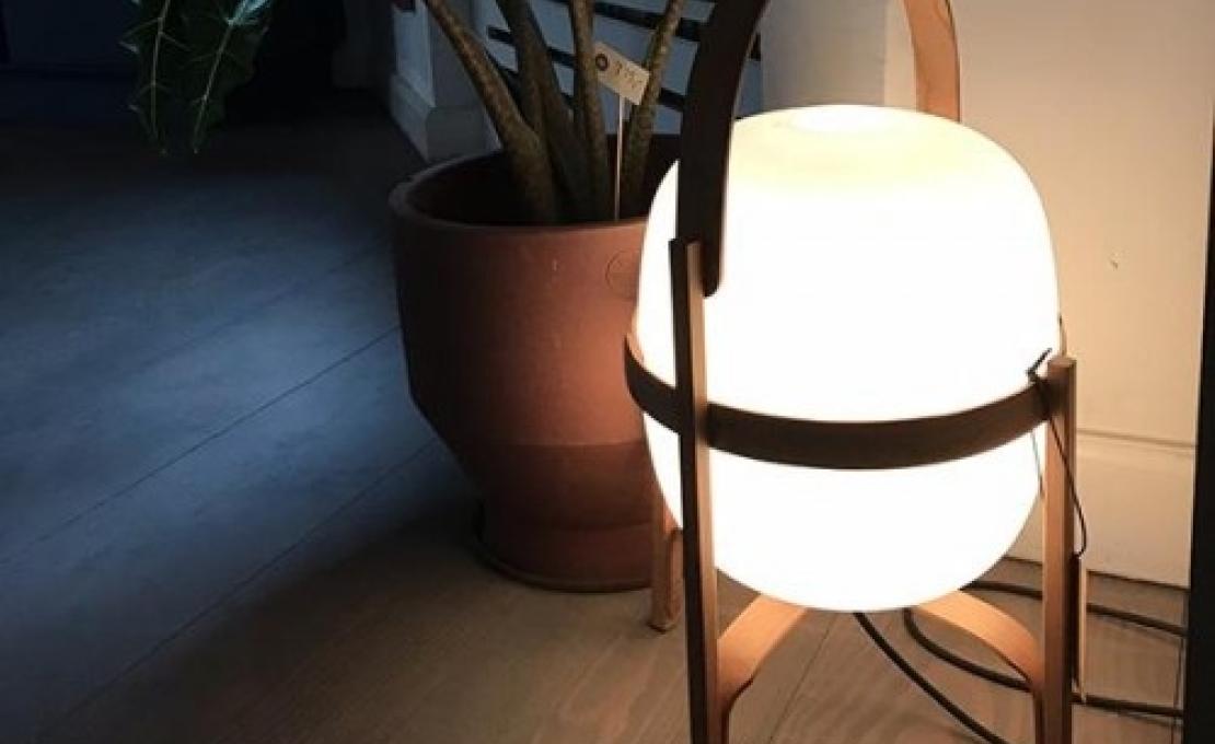 Настольная лампа от фабрики Santa&Cole модель CESTA01