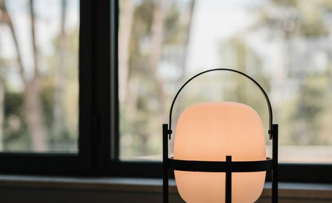 Настольная лампа от фабрики Santa&Cole модель CESTF01