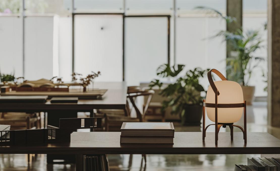 Настольная лампа от фабрики Santa&Cole модель CESTC0