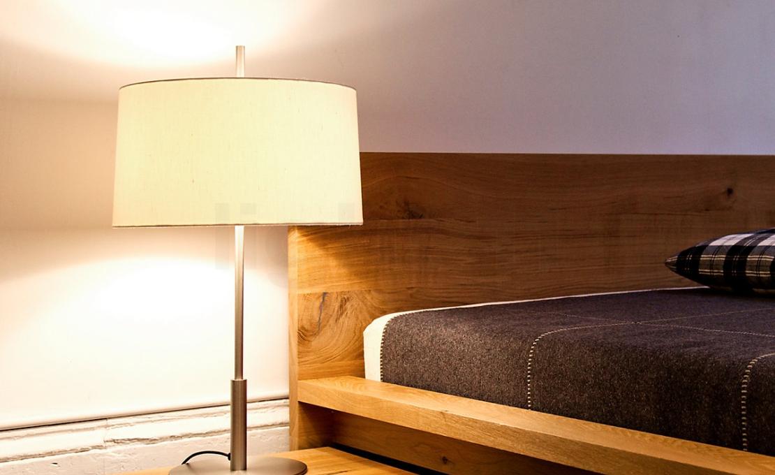 Настольная лампа от фабрики Santa&Cole модель DIATA0