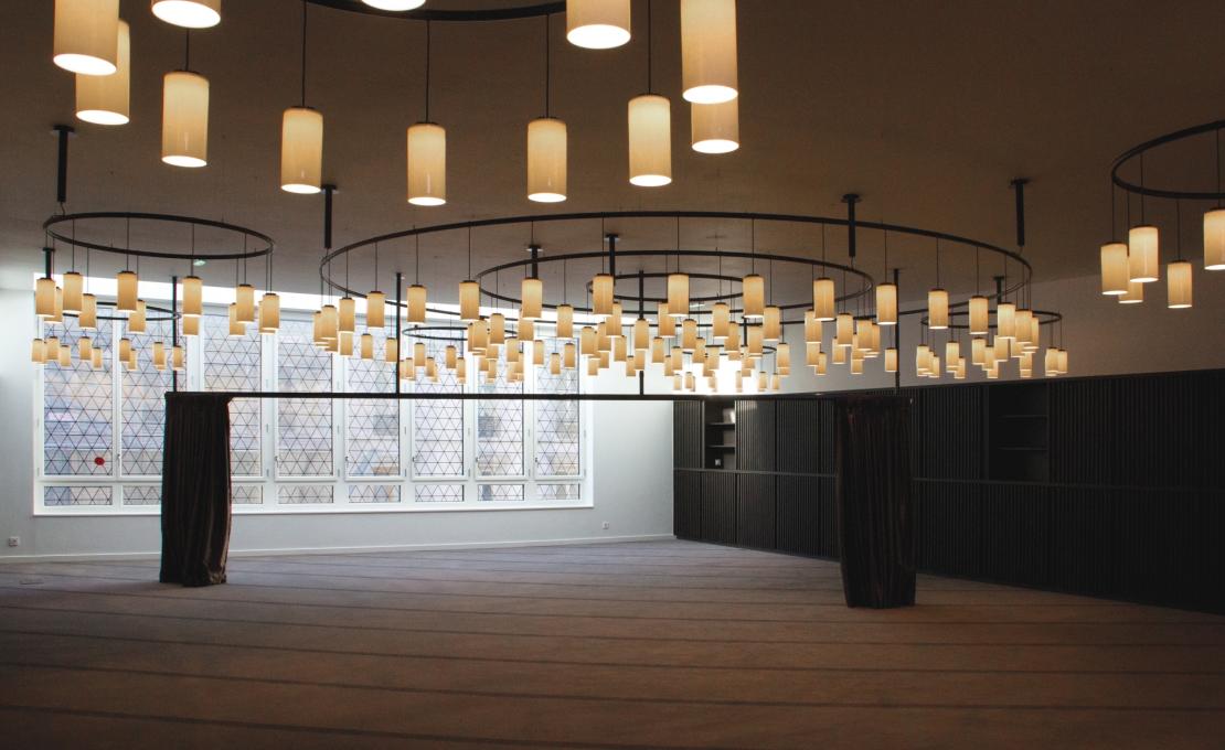 Подвесной светильник от фабрики Santa&Cole модель Cirio Circular Suspension Lamp