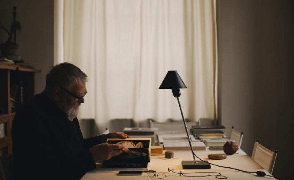 Настольная лампа от фабрики Santa&Cole модель GIRTA0