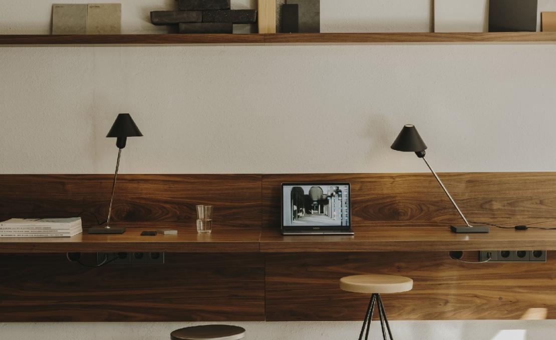 Настольная лампа от фабрики Santa&Cole модель GIRTA0