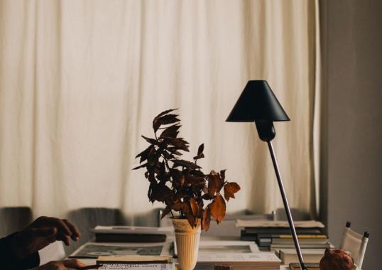 Настольная лампа от фабрики Santa&Cole модель GIRTA0