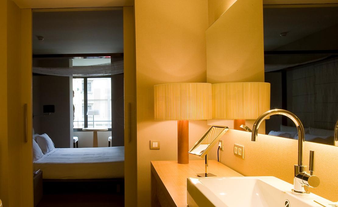 Настольная лампа от фабрики Santa&Cole модель MORTA0