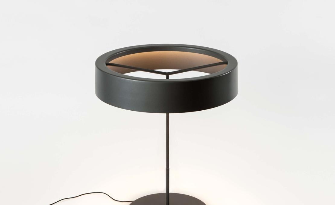 Настольная лампа от фабрики Santa&Cole модель SINTA0