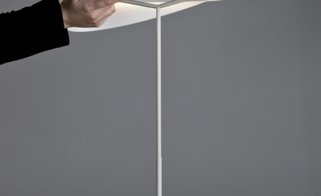 Настольная лампа от фабрики Santa&Cole модель SINTA0