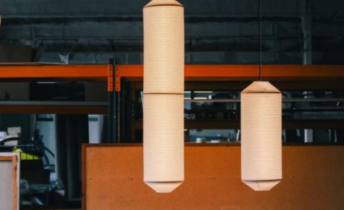 Подвесной светильник от фабрики Santa&Cole модель Tekio Vertical Pendant Lamp