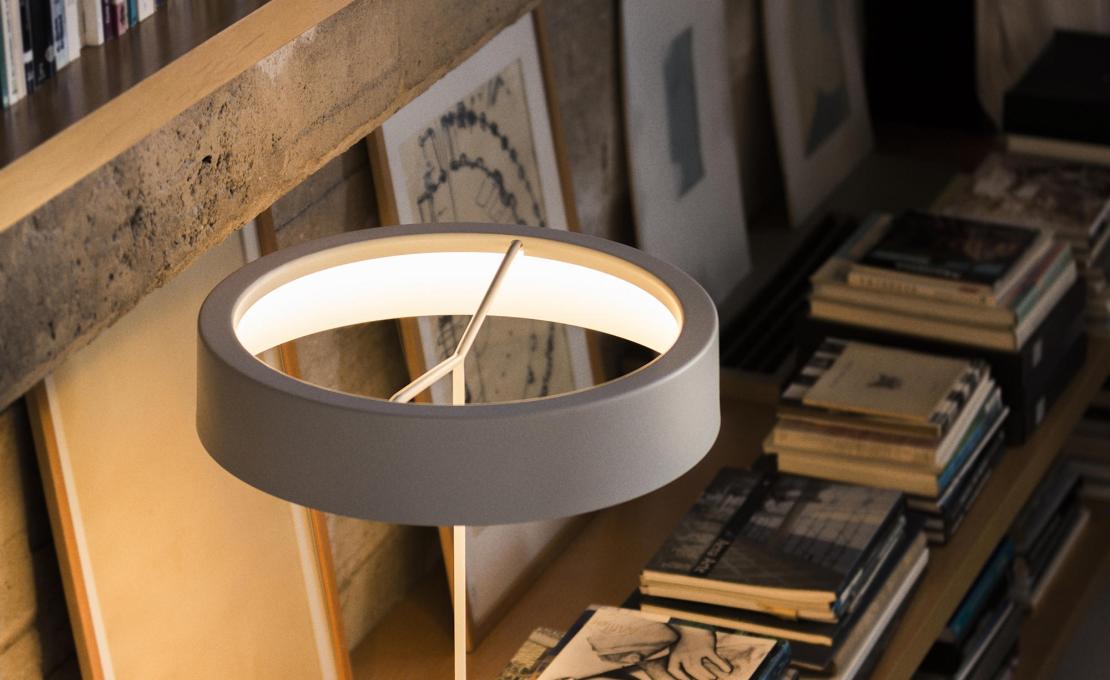 Настольная лампа от фабрики Santa&Cole модель SINTA0