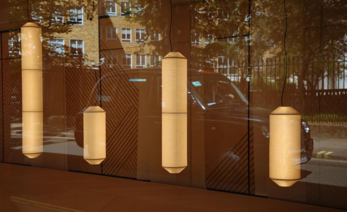 Подвесной светильник от фабрики Santa&Cole модель Tekio Vertical Pendant Lamp