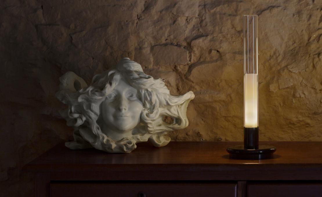 Настольная лампа от фабрики Santa&Cole модель SYLTA01