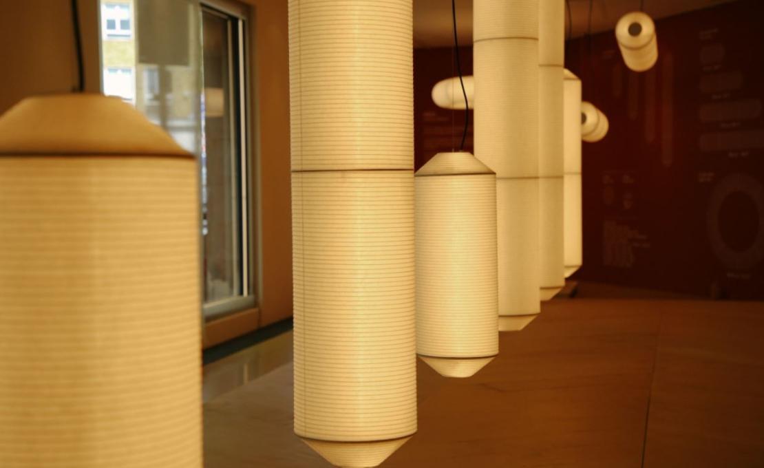 Подвесной светильник от фабрики Santa&Cole модель Tekio Vertical Pendant Lamp