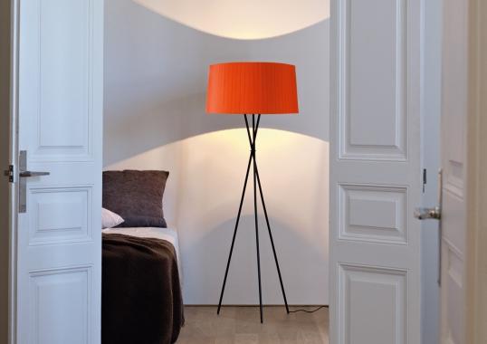 Торшер от фабрики Santa&Cole модель TRISA0