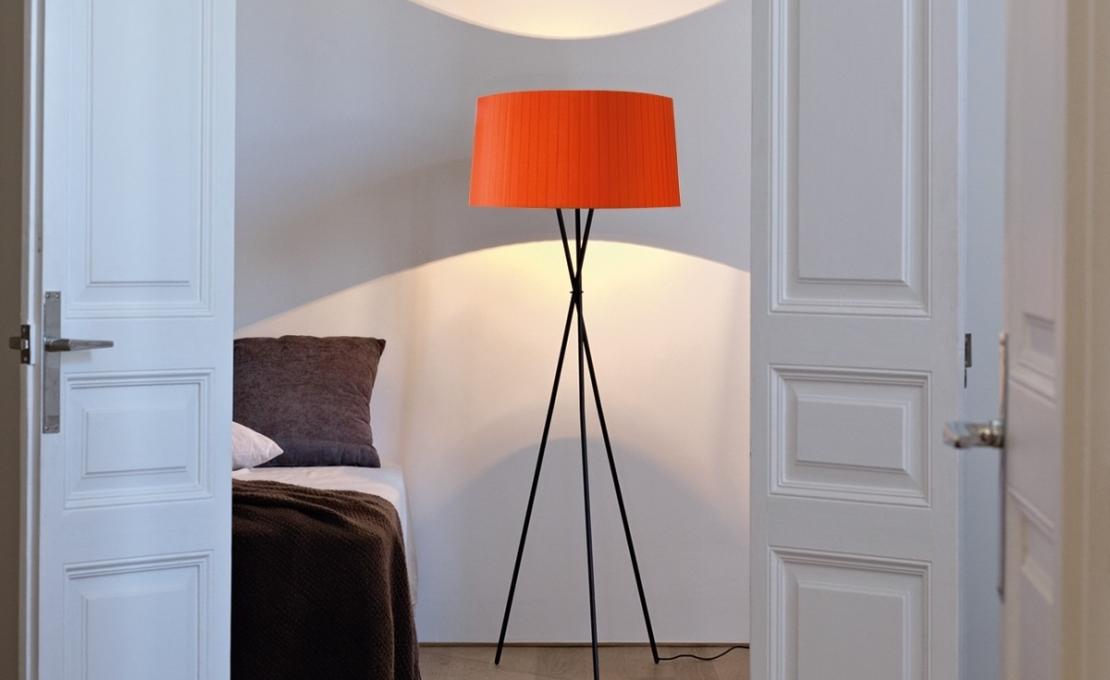 Торшер от фабрики Santa&Cole модель TRISA0