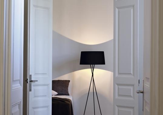 Торшер от фабрики Santa&Cole модель TRISA0