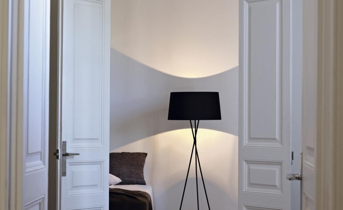 Торшер от фабрики Santa&Cole модель TRISA0