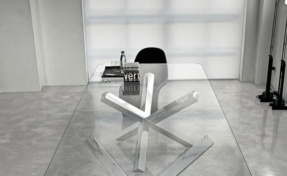 Стол от фабрики Sovet Italia модель Aikido Two Bases Table