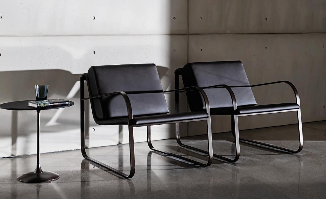 Кресло от фабрики Sovet Italia модель Bugatti Small Arm