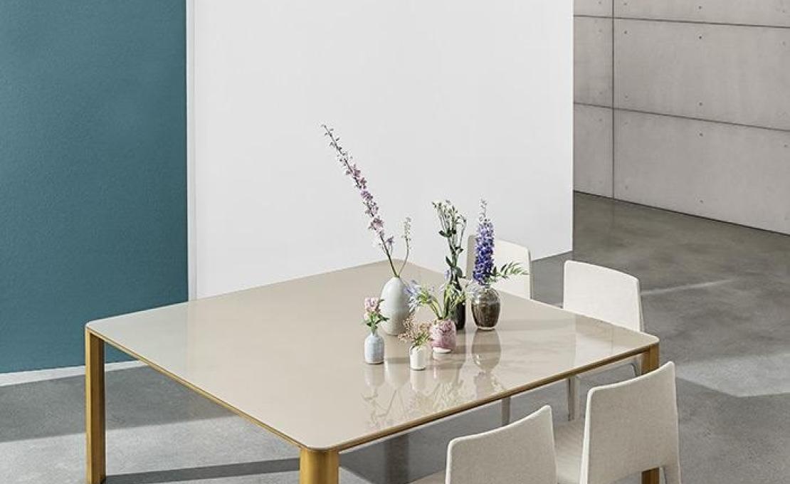 Стол от фабрики Sovet Italia модель Kodo Square Table